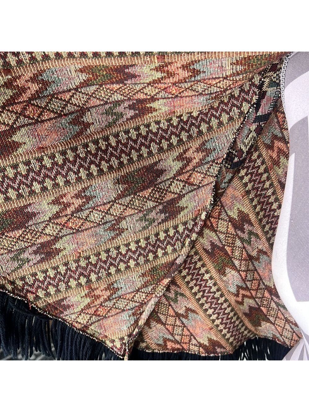 - 1970’s Style Tapestry Full Zip Zig Zag Pattern Fringed Poncho Size Small - Picture 8 of 9